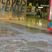 Enza Soluciones Y Servicios SL piso de centro comercial