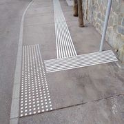 Enza Soluciones Y Servicios SL anden de calle